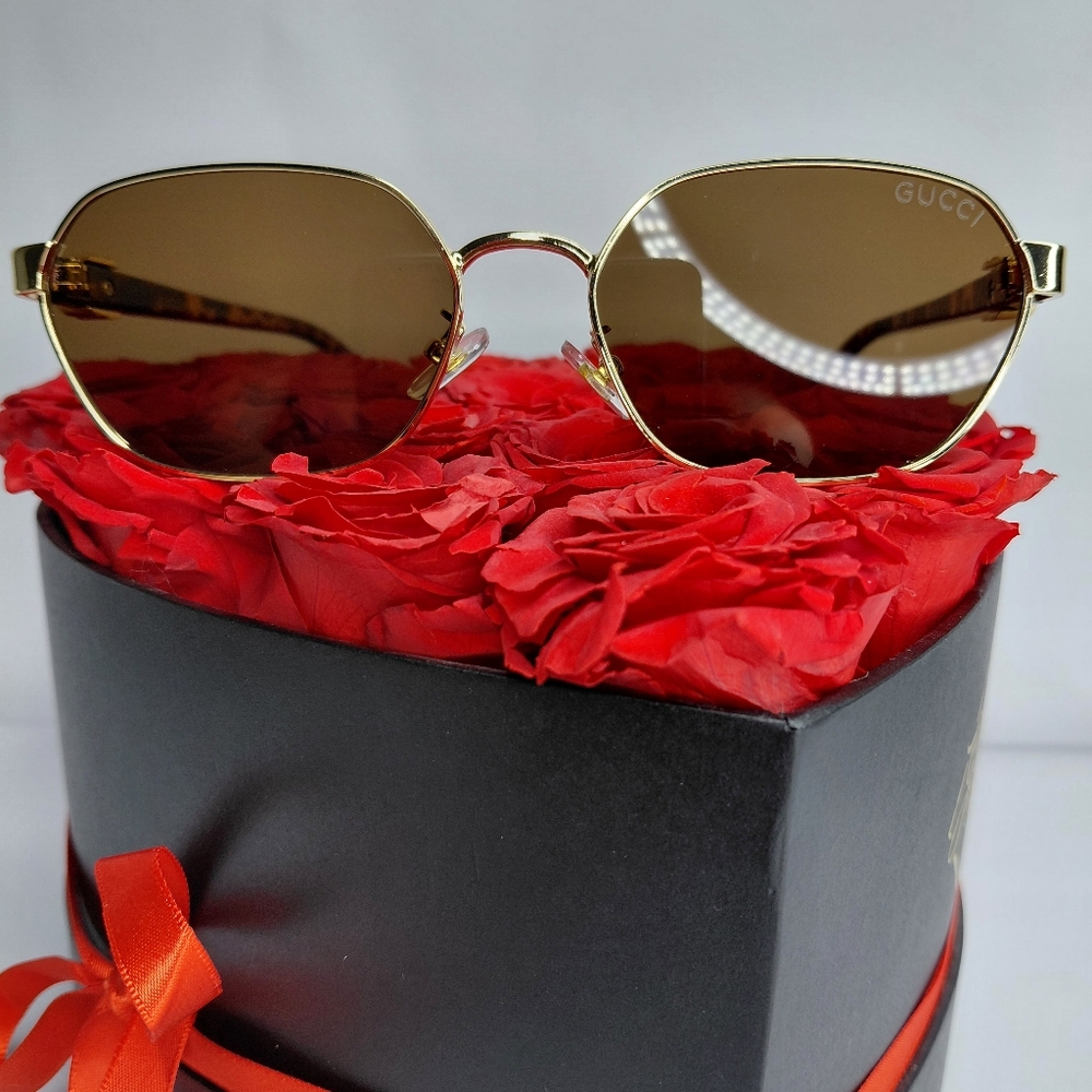 Gucci Elegant Gold Frame Sunglasses with Brown Lenses - Picture 9 of 10